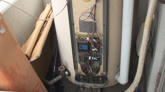 横浜市神奈川区のサロン JEUNO様 電気温水器工事前